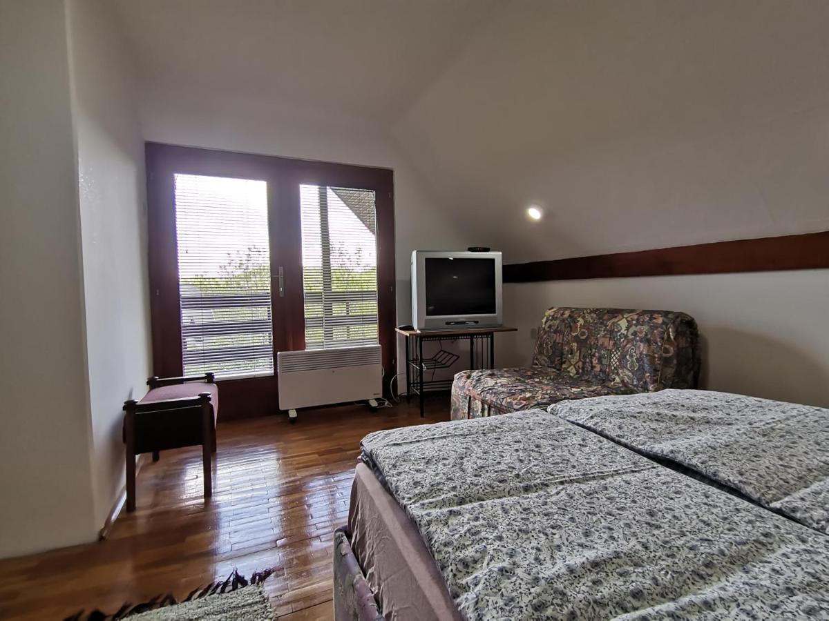 Srdica Kuca Villa Trnava  Luaran gambar