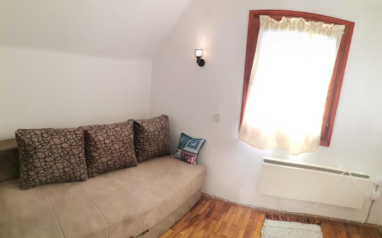 Srdica Kuca Villa Trnava  Luaran gambar